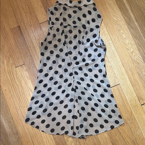 Polka Dot Asymmetrical Sleeveless Button Blouse - Picture 4 of 7